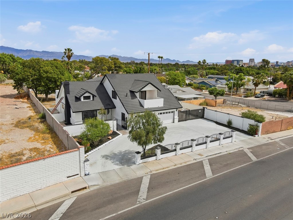 3200 W Oakey Boulevard
