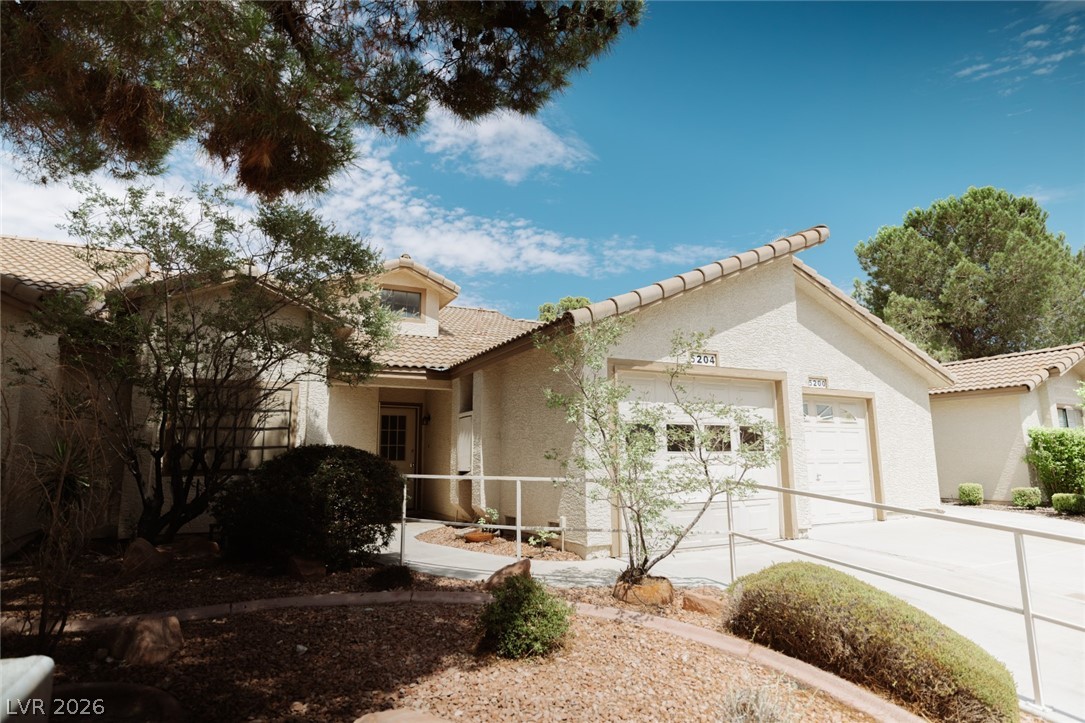 5204 Las Cruces Drive