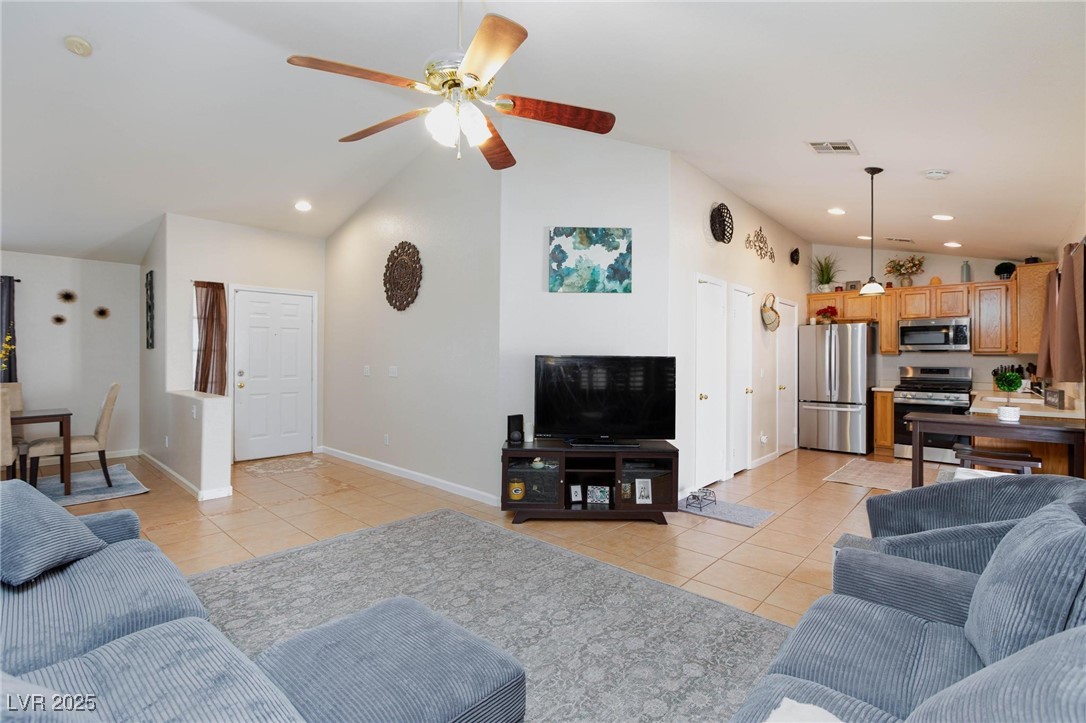 North Las Vegas, Nevada 89031, United States, 3 Bedrooms Bedrooms, ,2 BathroomsBathrooms,Residential,Pending,91243