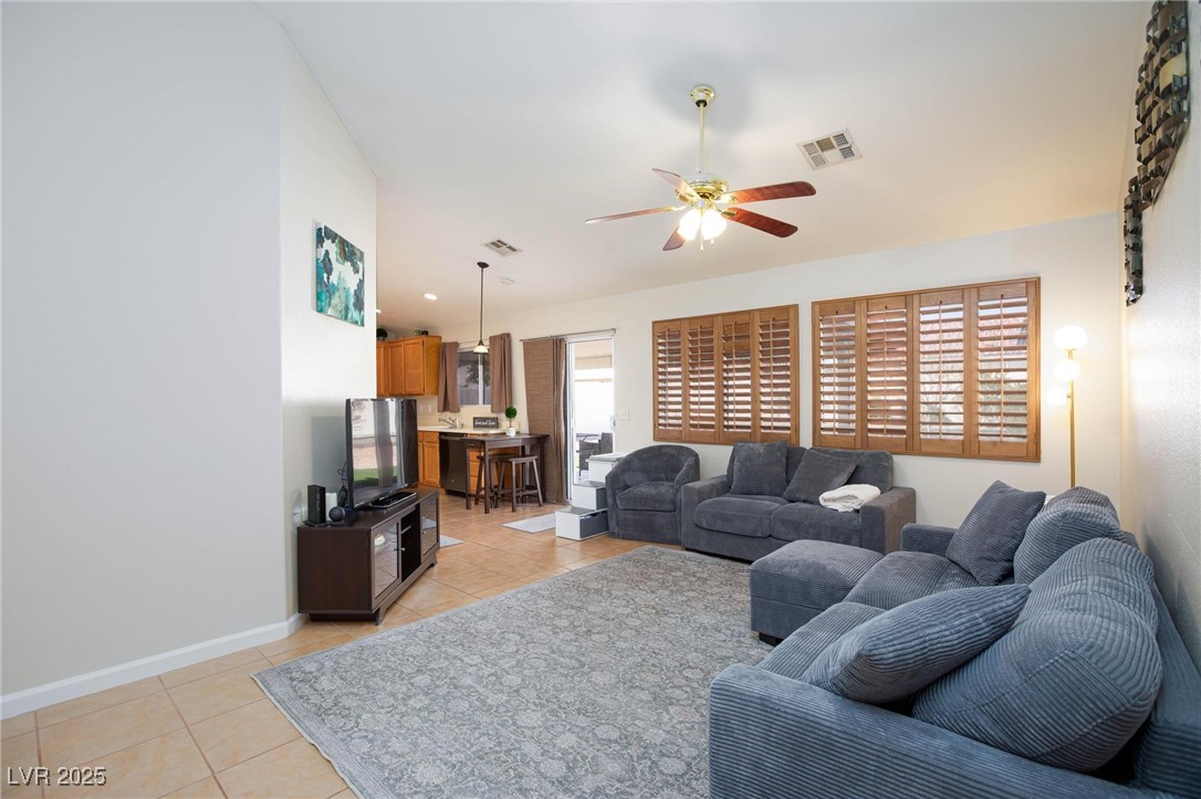 North Las Vegas, Nevada 89031, United States, 3 Bedrooms Bedrooms, ,2 BathroomsBathrooms,Residential,Pending,91243