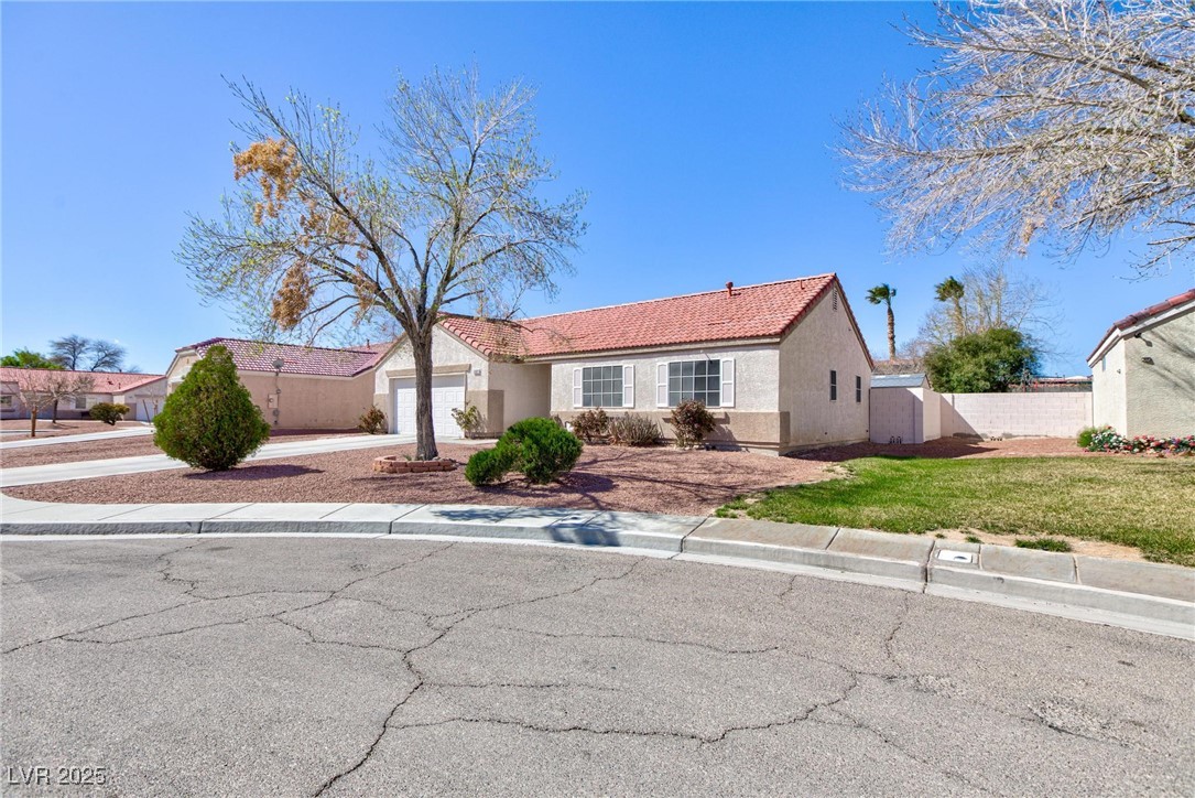 North Las Vegas, Nevada 89031, United States, 3 Bedrooms Bedrooms, ,2 BathroomsBathrooms,Residential,Pending,91243