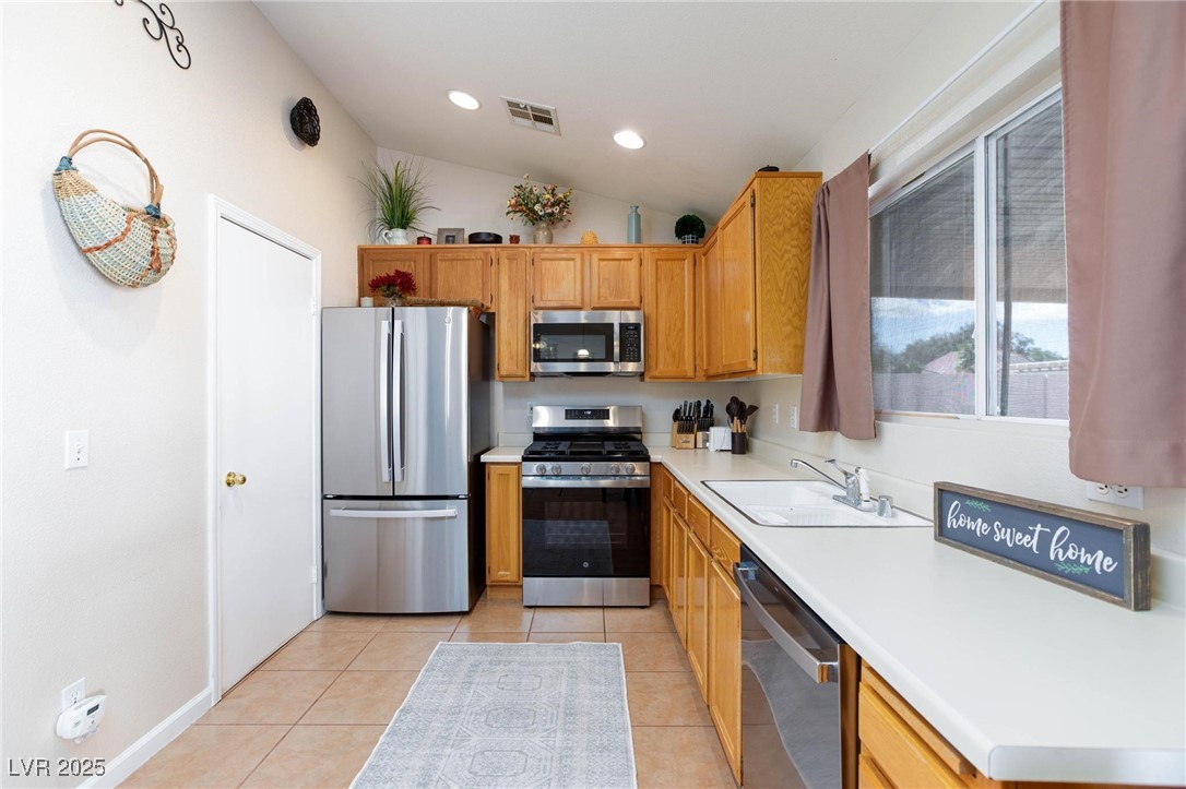 North Las Vegas, Nevada 89031, United States, 3 Bedrooms Bedrooms, ,2 BathroomsBathrooms,Residential,Pending,91243