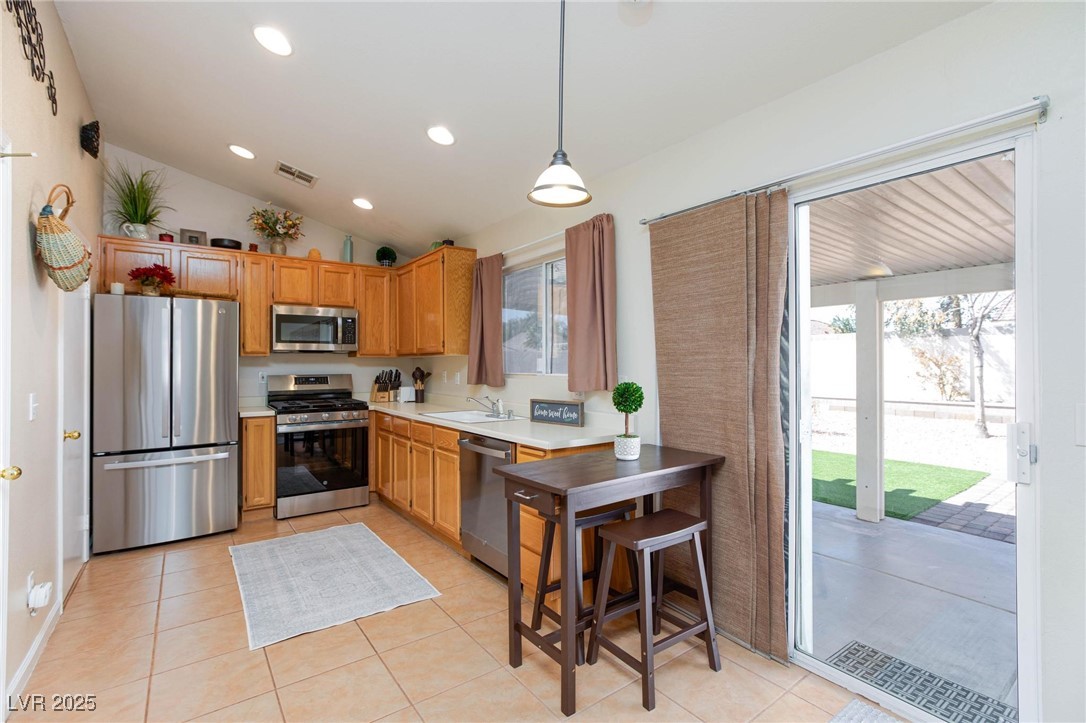 North Las Vegas, Nevada 89031, United States, 3 Bedrooms Bedrooms, ,2 BathroomsBathrooms,Residential,Pending,91243