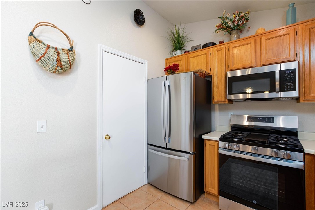 North Las Vegas, Nevada 89031, United States, 3 Bedrooms Bedrooms, ,2 BathroomsBathrooms,Residential,Pending,91243