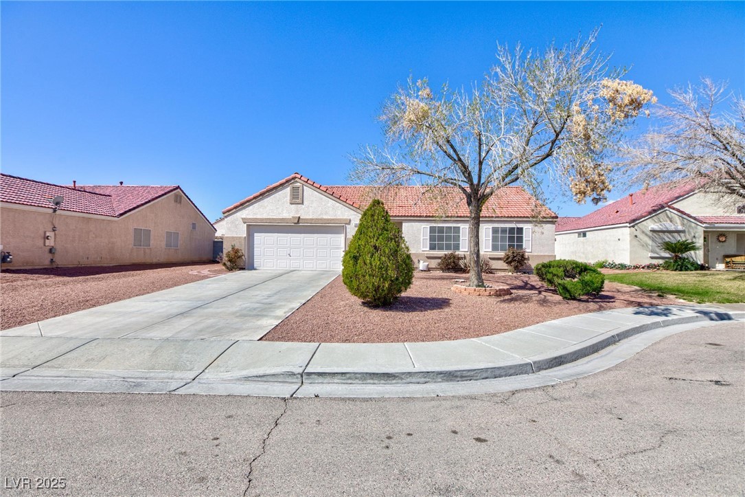 North Las Vegas, Nevada 89031, United States, 3 Bedrooms Bedrooms, ,2 BathroomsBathrooms,Residential,Pending,91243