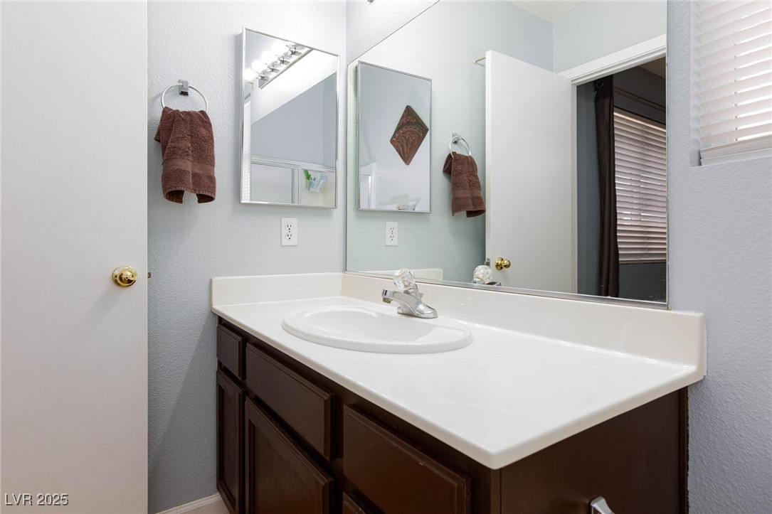 North Las Vegas, Nevada 89031, United States, 3 Bedrooms Bedrooms, ,2 BathroomsBathrooms,Residential,Pending,91243