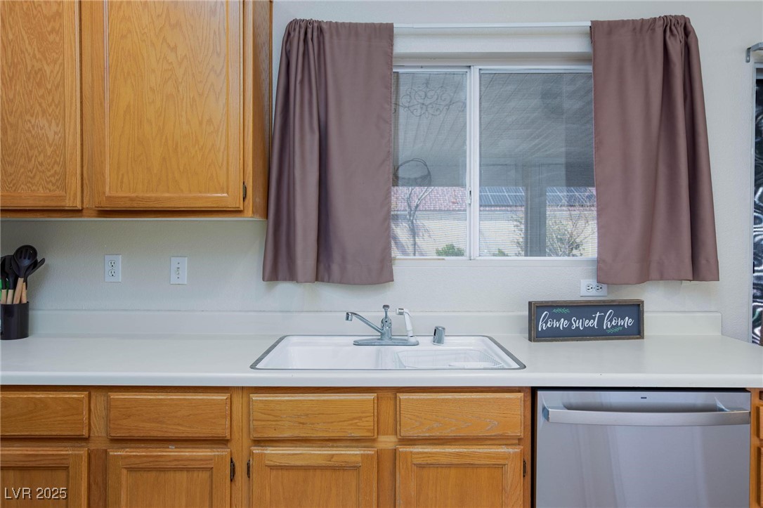 North Las Vegas, Nevada 89031, United States, 3 Bedrooms Bedrooms, ,2 BathroomsBathrooms,Residential,Pending,91243