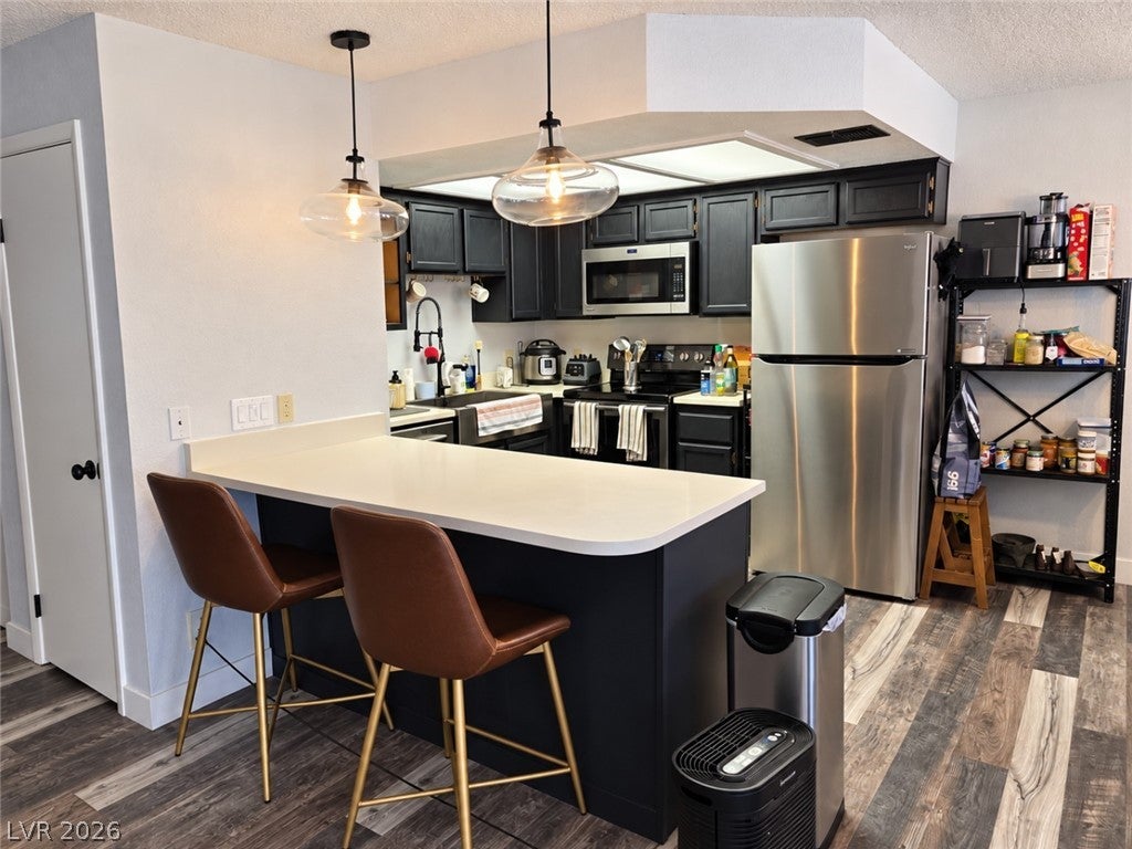 905 Rockview Drive 202