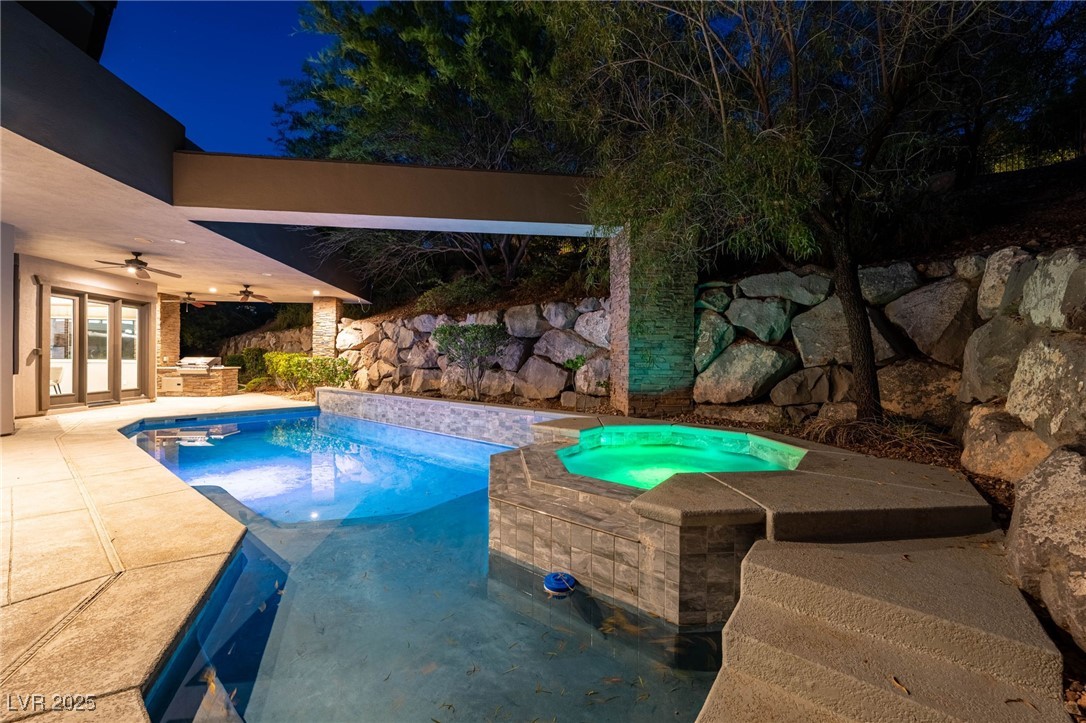 29 Soaring Bird Court