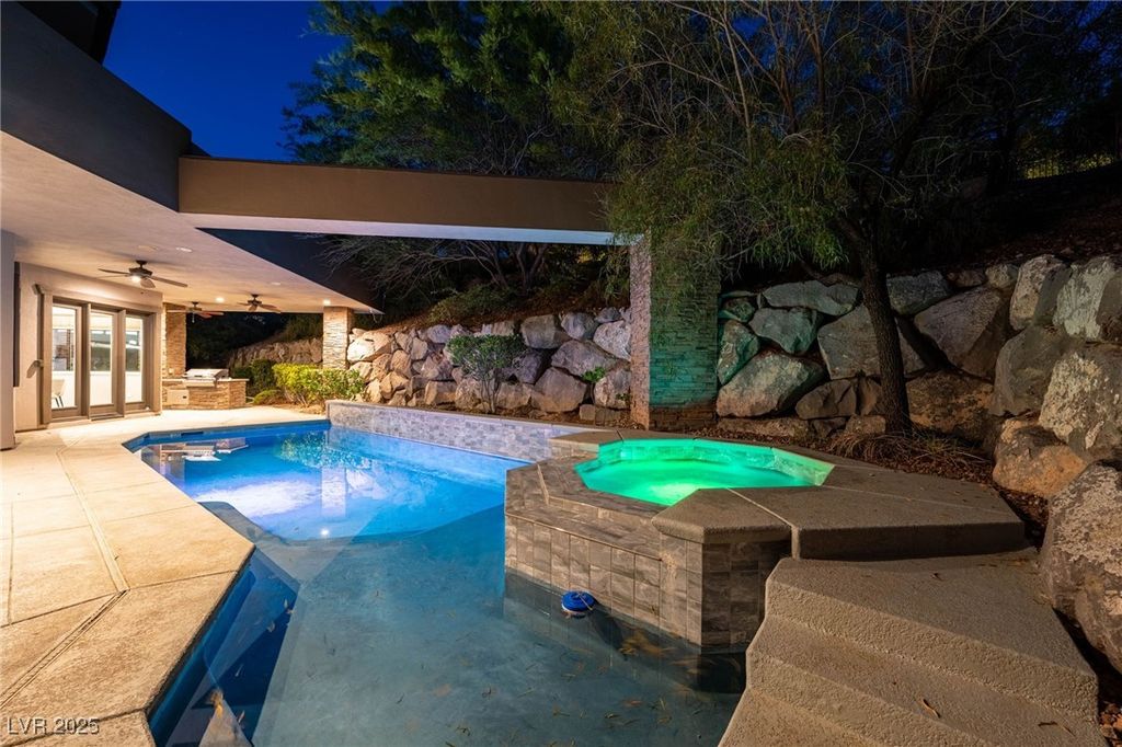 Photo of 29 Soaring Bird Court, Las Vegas, NV 89135 (MLS # 2739045)