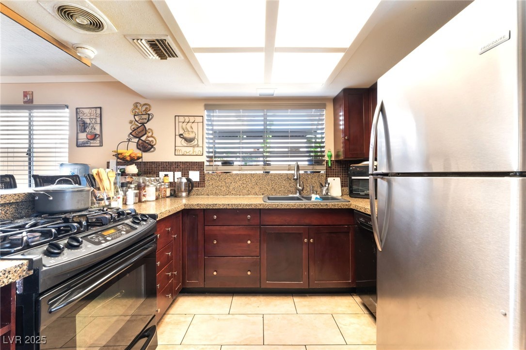 Las Vegas, Nevada 89108, United States, 4 Bedrooms Bedrooms, ,3 BathroomsBathrooms,Residential,Active,139585