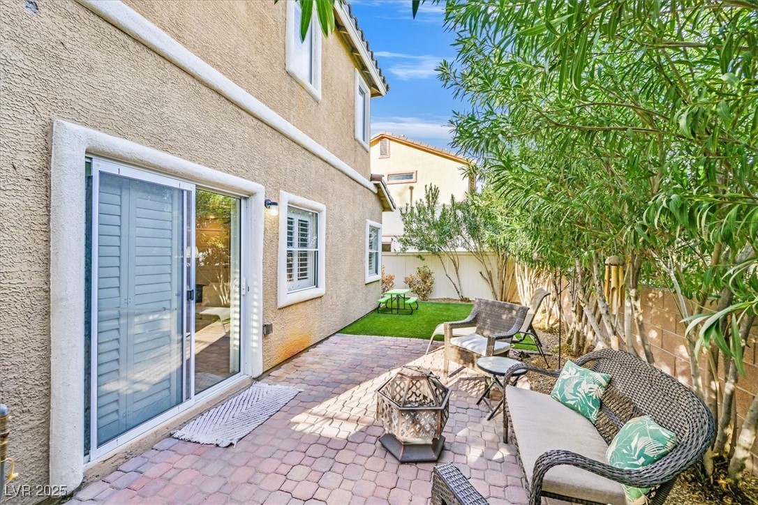 Henderson, Nevada 89014, United States, 3 Bedrooms Bedrooms, ,3 BathroomsBathrooms,Residential,Pending,9816