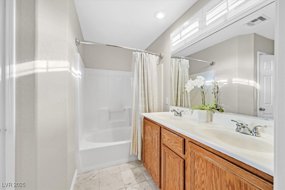 Henderson, Nevada 89014, United States, 3 Bedrooms Bedrooms, ,3 BathroomsBathrooms,Residential,Pending,9816