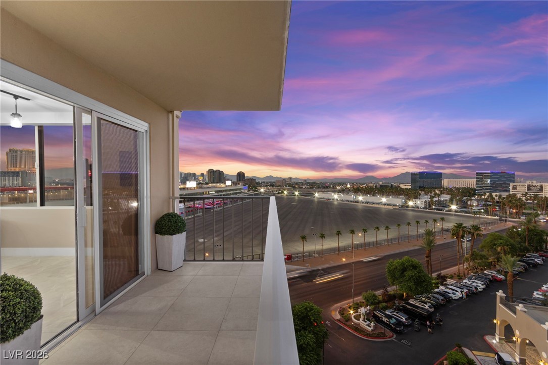 205 E Harmon Avenue 1012