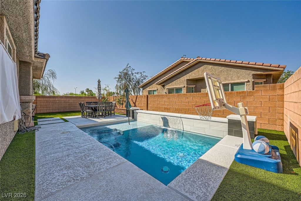 Photo of 674 Tremaine Court, Henderson, NV 89052 (MLS # 2748624)