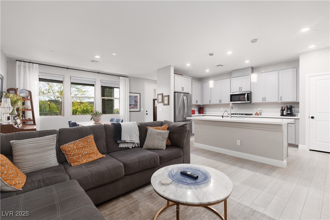 Properties 1 494 Mahogany Ridge Street