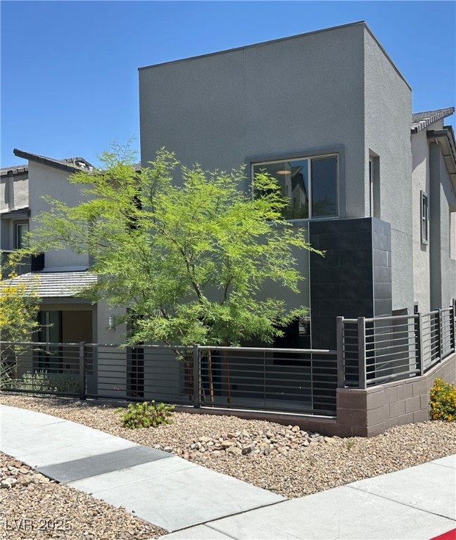 483 Fairview Hills Street