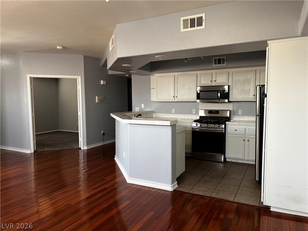 6905 Cobre Azul Avenue 202