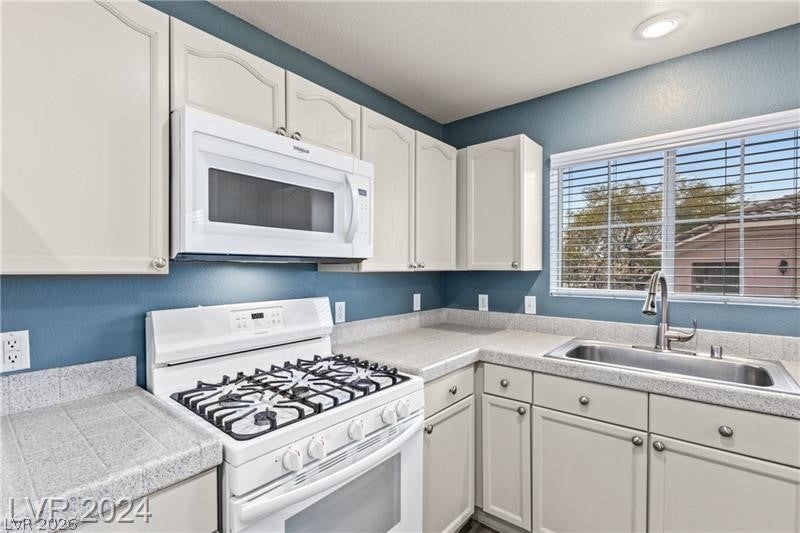 352 Amber Pine Street 201