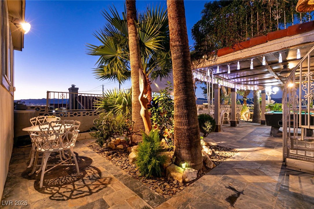 2395 Los Feliz Street