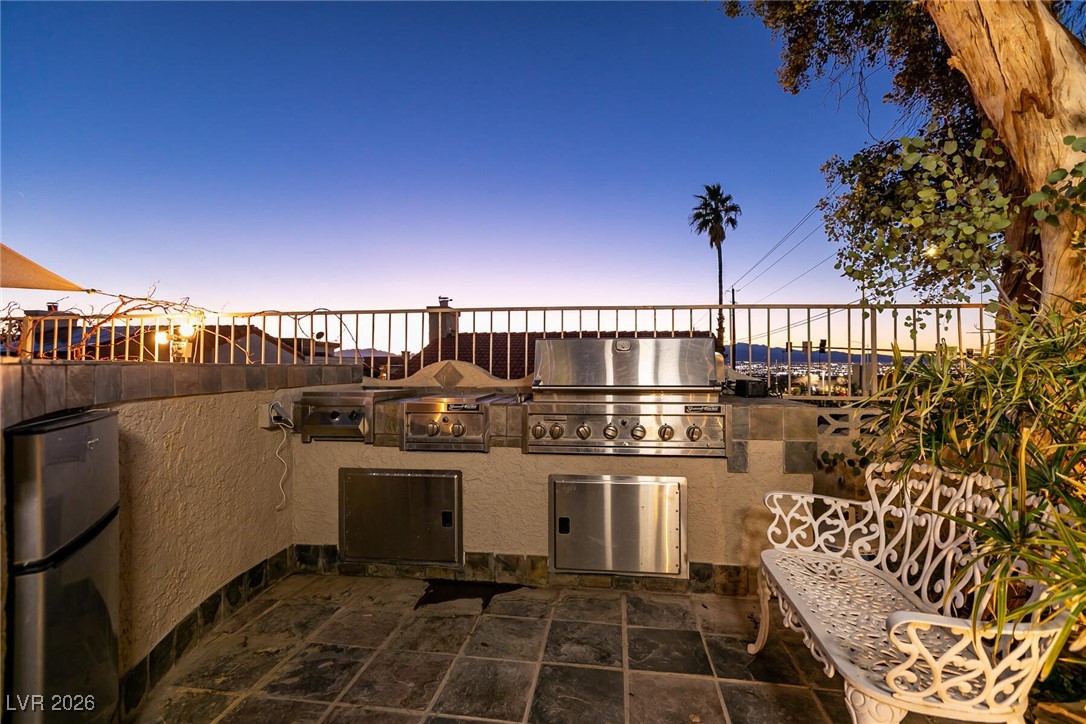 2395 Los Feliz Street