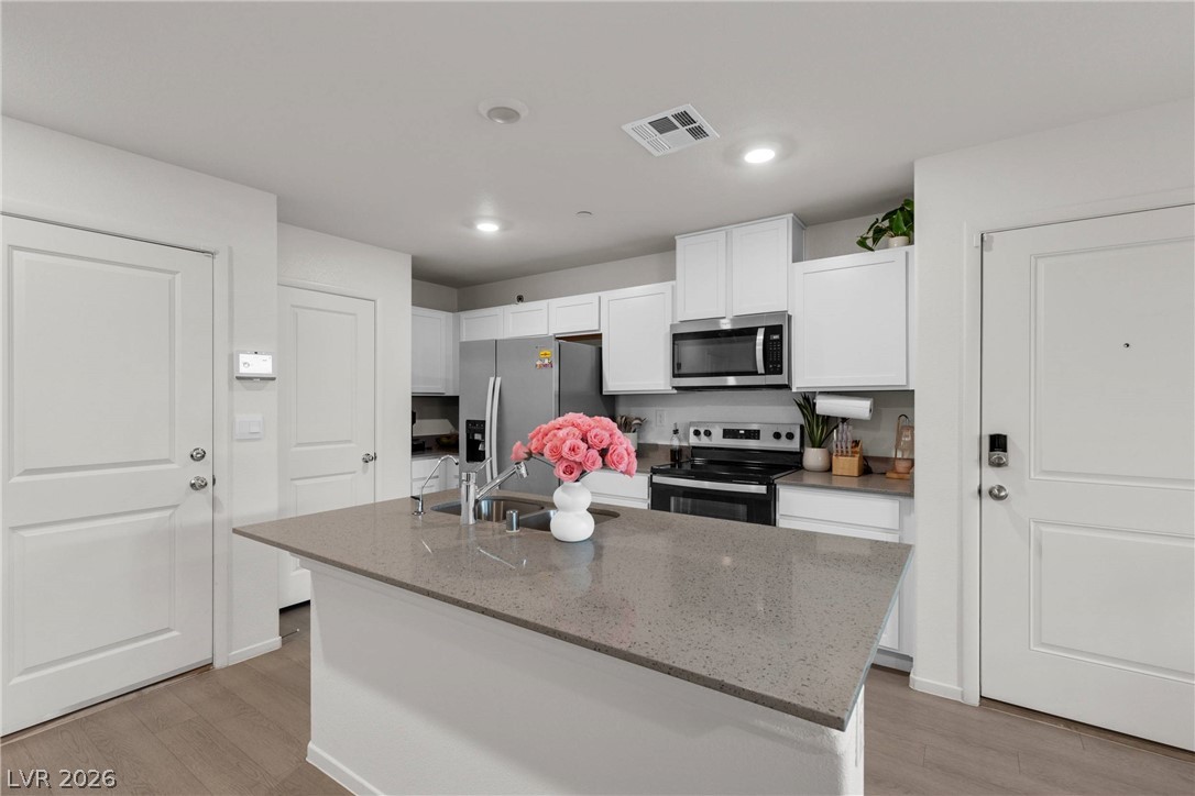 6136 Lily Garden Street