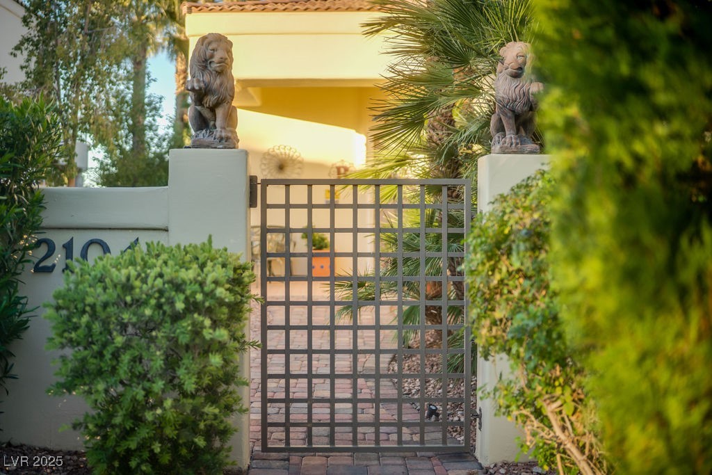 2104 Inverness Drive, Henderson, Nevada image 8