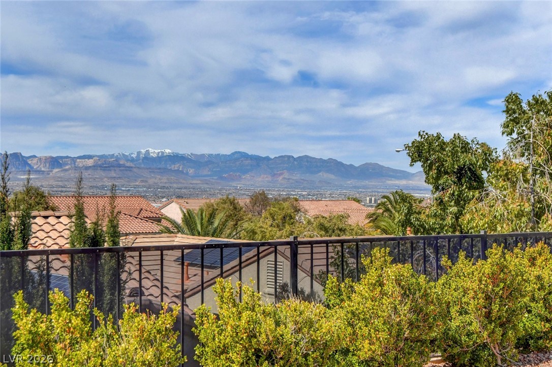 2075 Mountain City Street