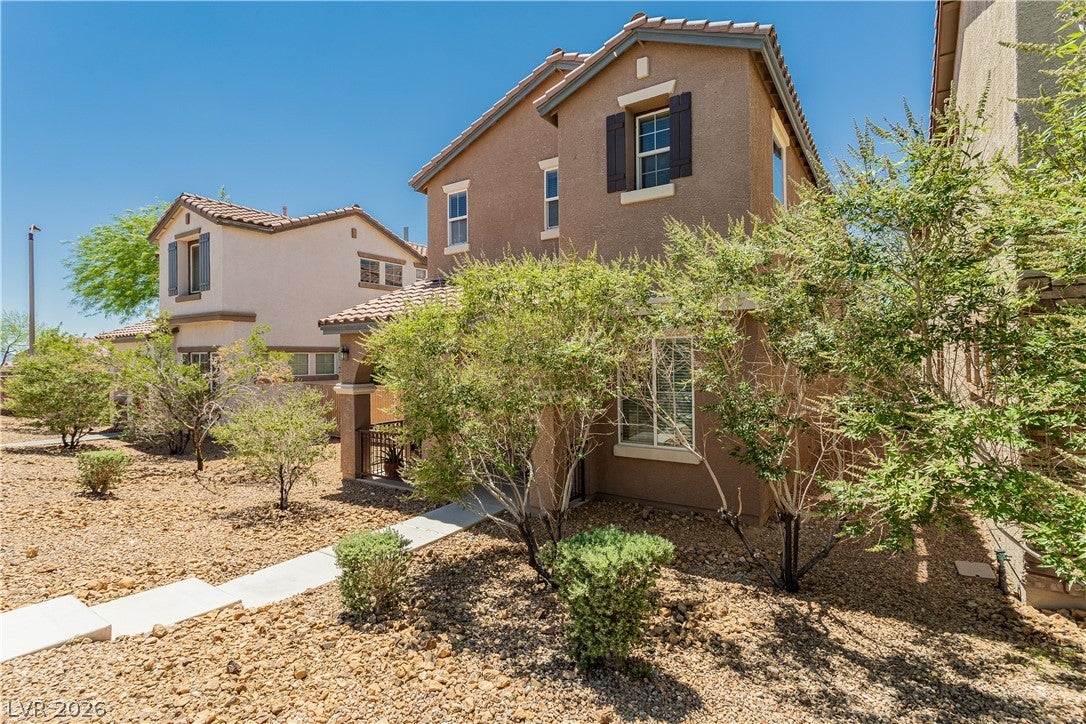 8611 Splendid Leaf Court