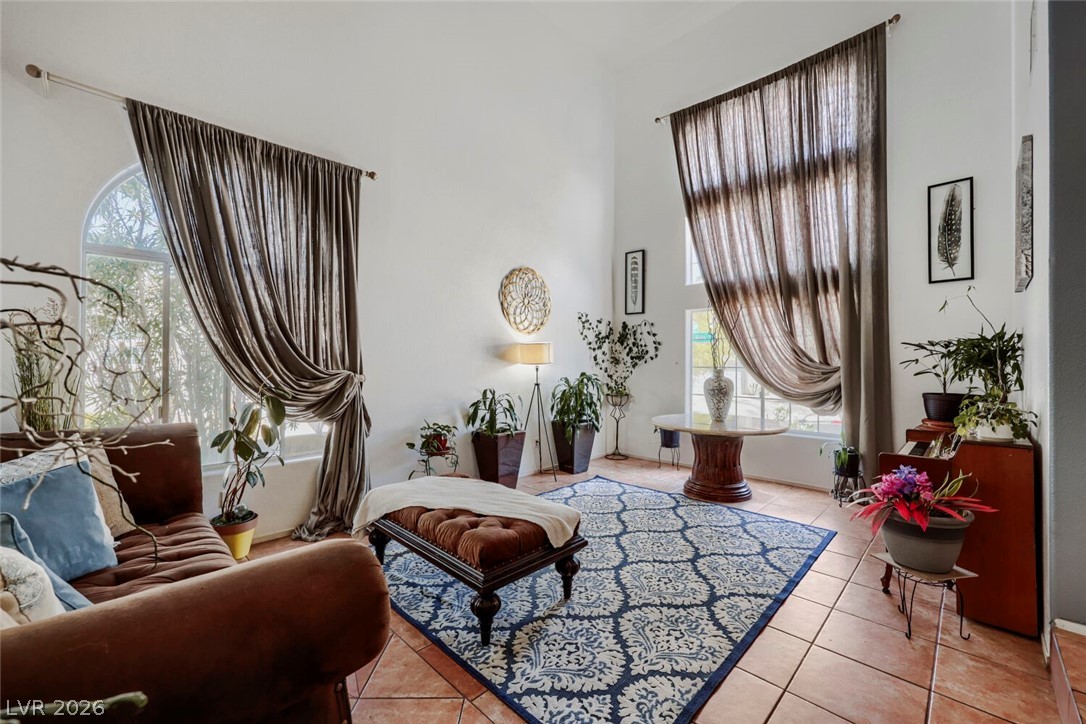 1567 Autumn Hill Street