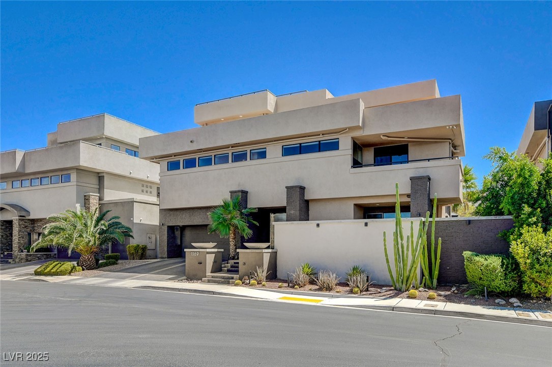1169 Calle De Luz
