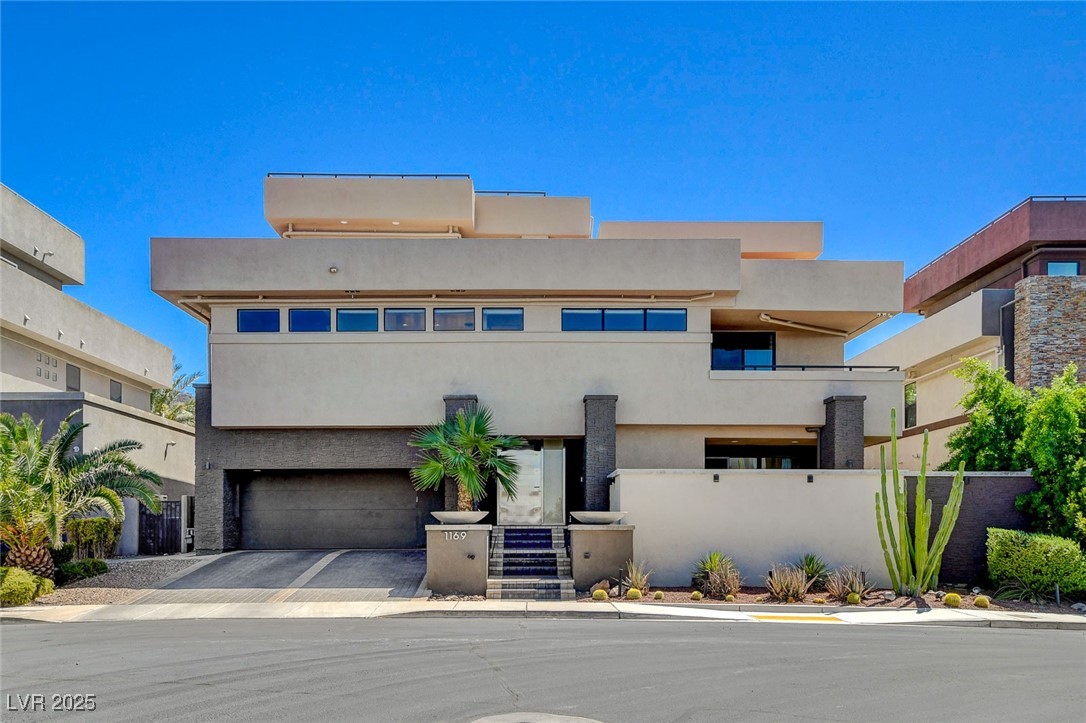 1169 Calle De Luz