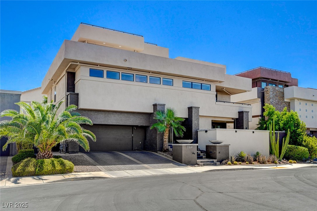 1169 Calle De Luz