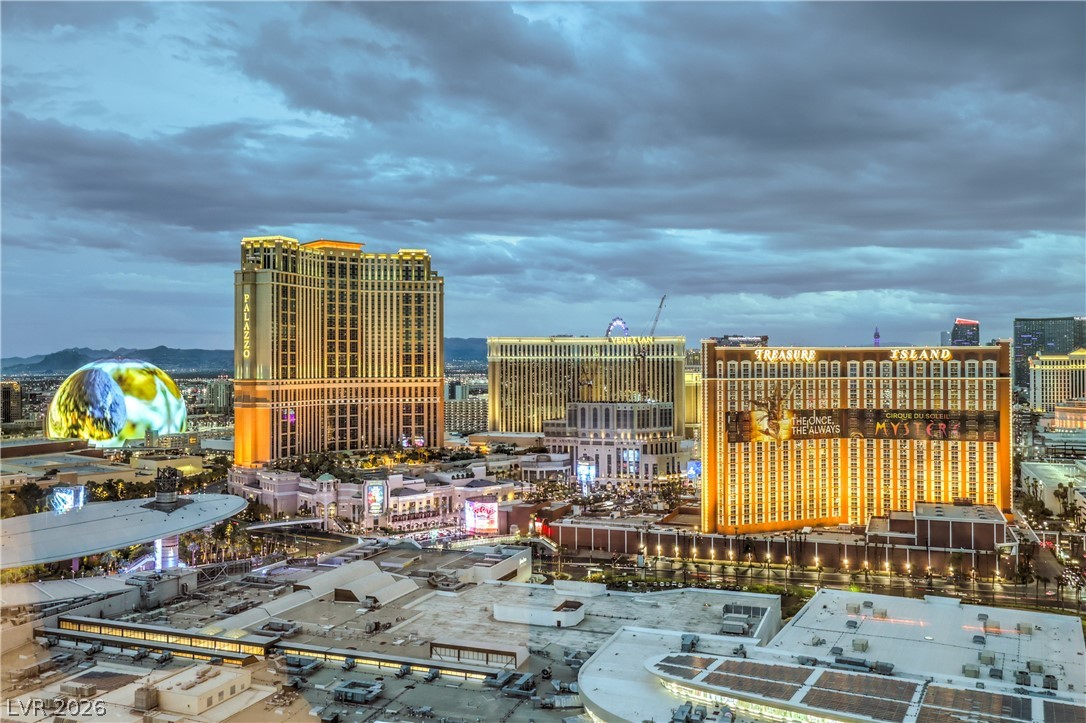 2000 Fashion Show Drive 3807