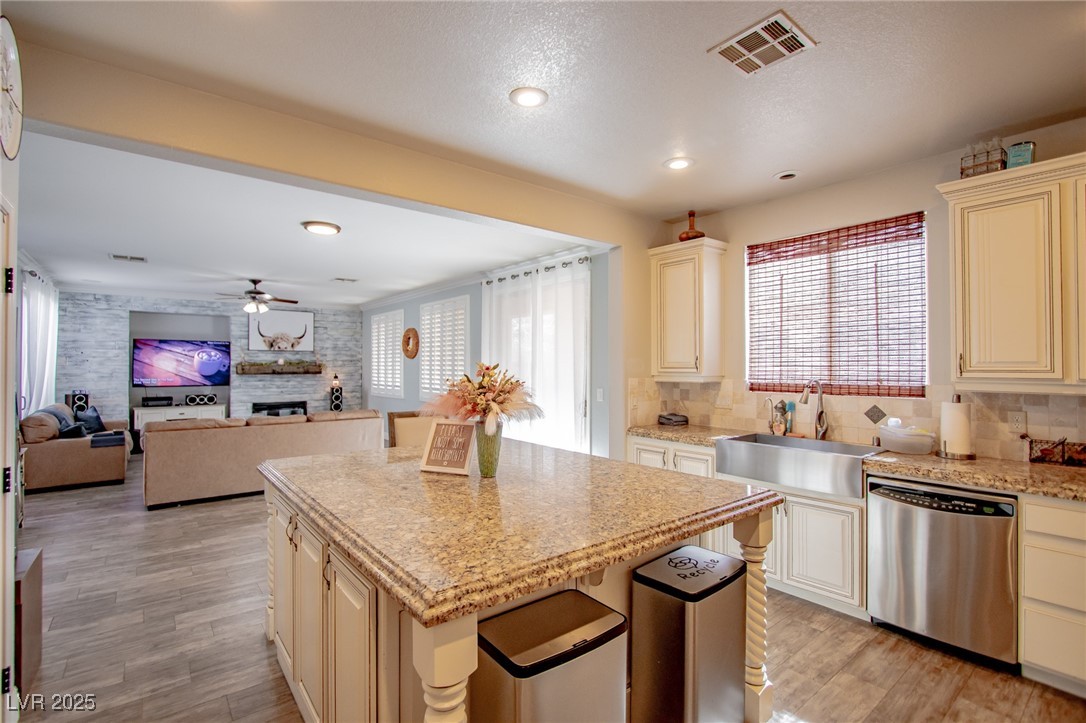 1125 Via Canale Drive, Henderson, Nevada image 13