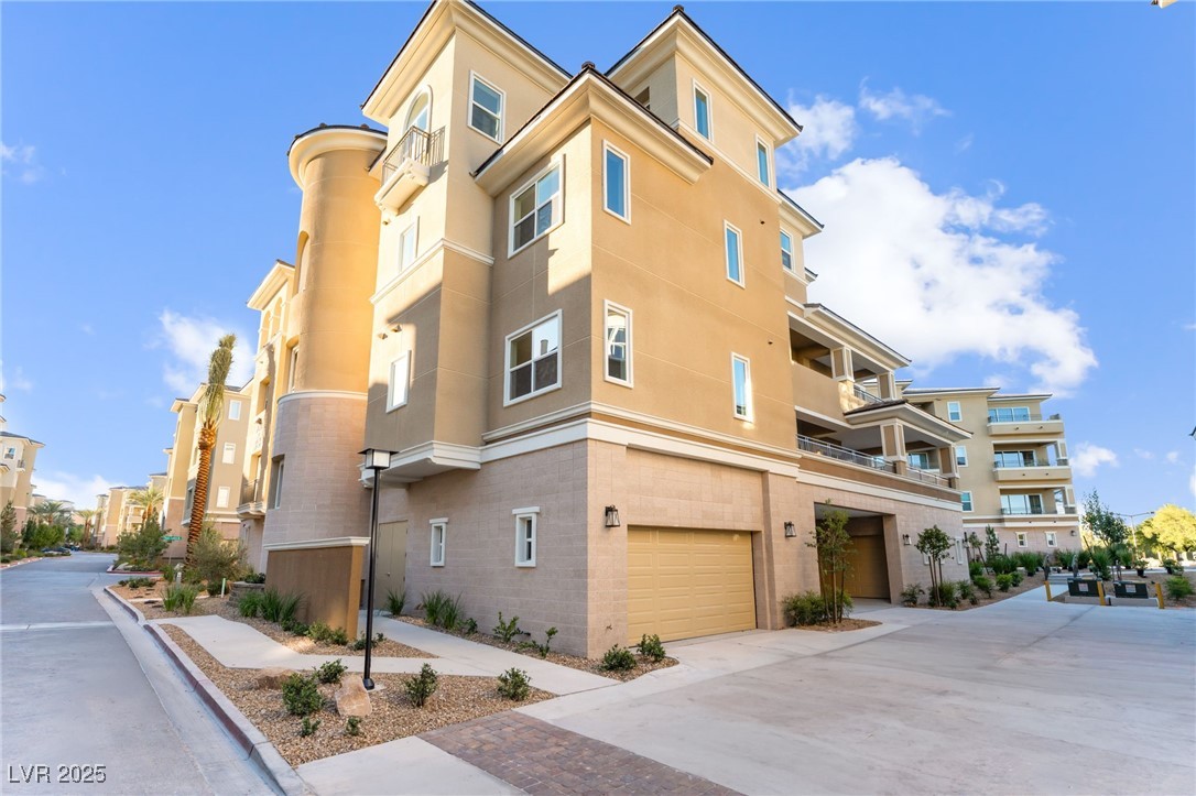 9132 Las Manaitas Avenue 201