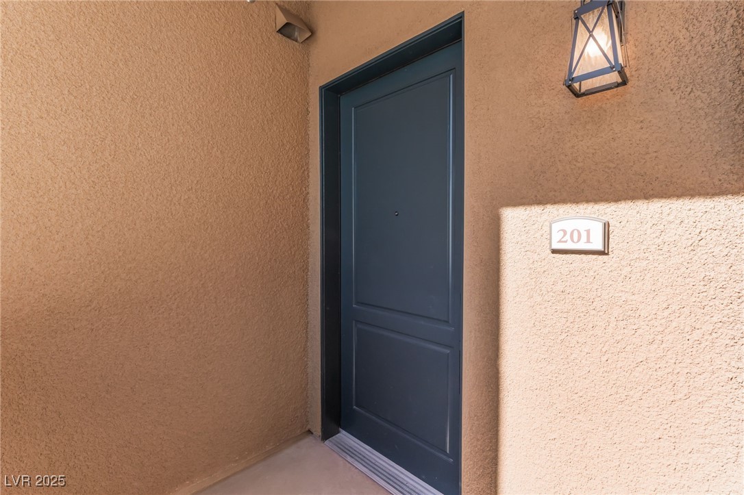 9132 Las Manaitas Avenue 201