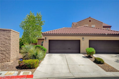 Townhouse For Sale - 8952 Sandy Isle Court<br/> Clark County, Las Vegas, NV 89131