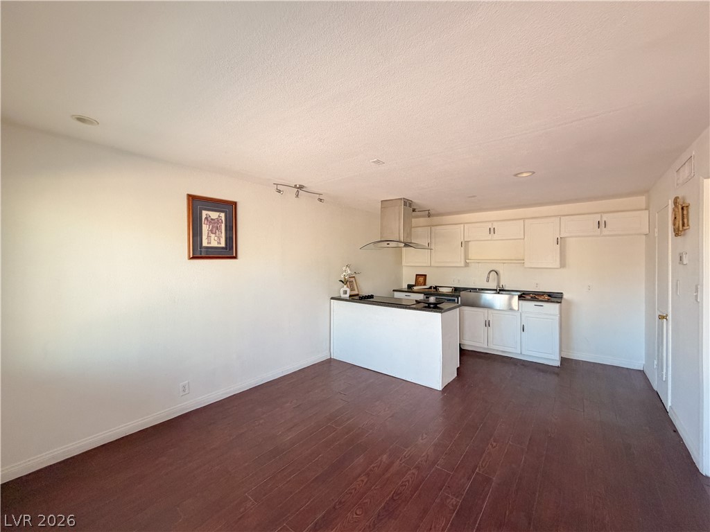 3712 Royal Crest Street 14