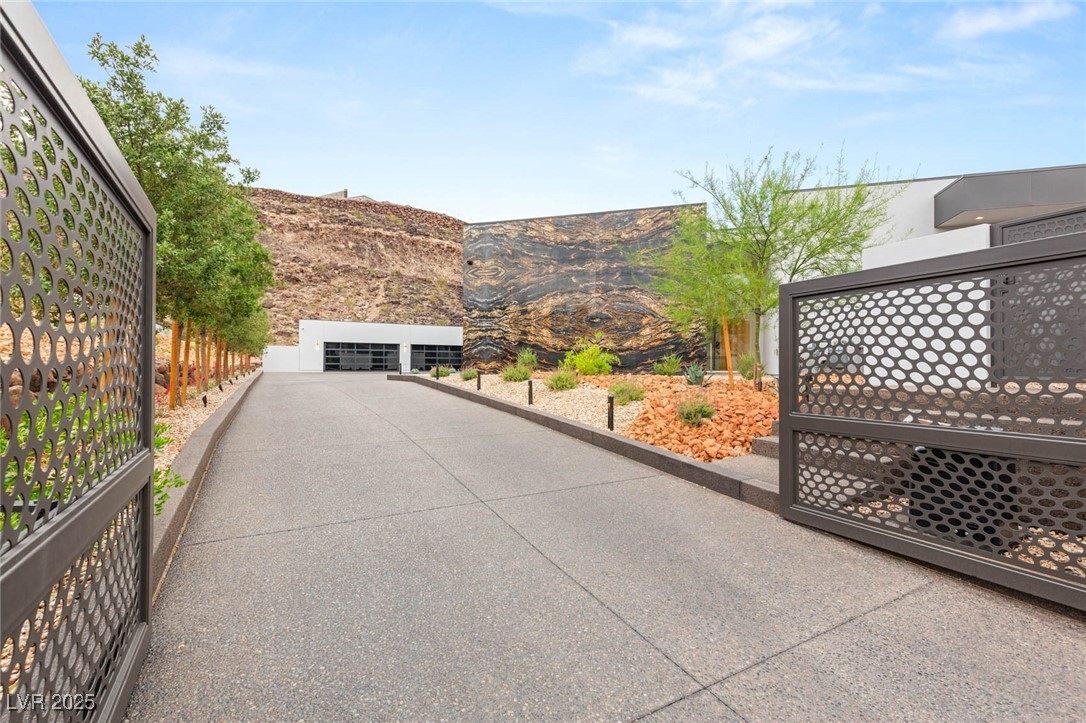 3 Horseshoe Rock Court
