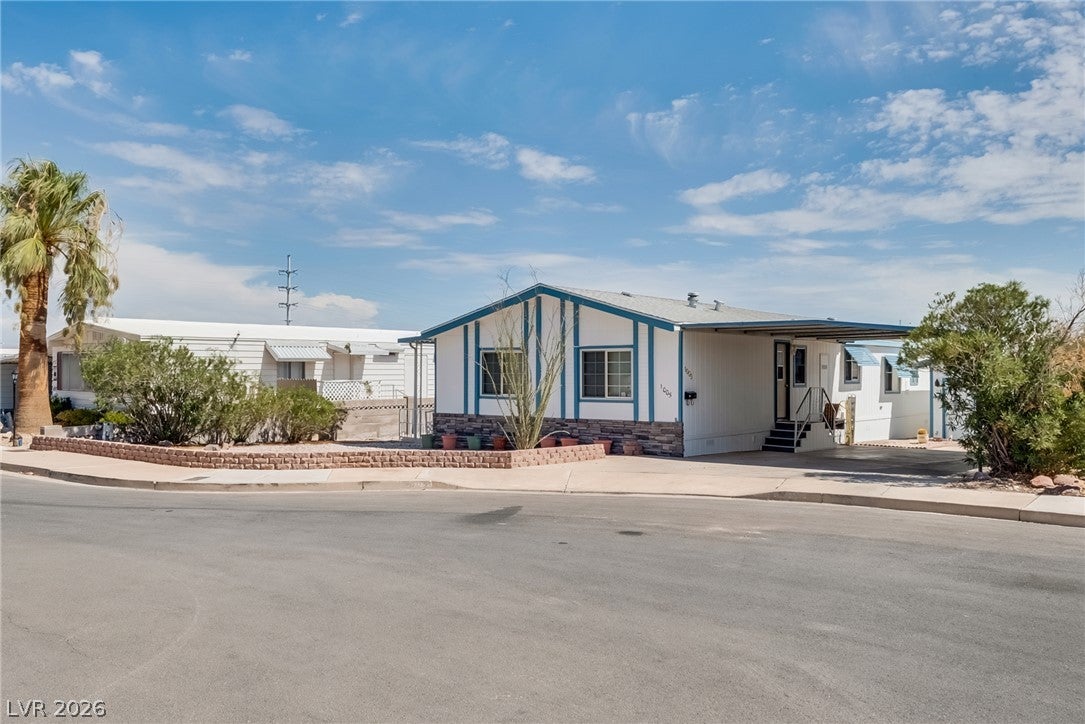 1005 Adobe Circle