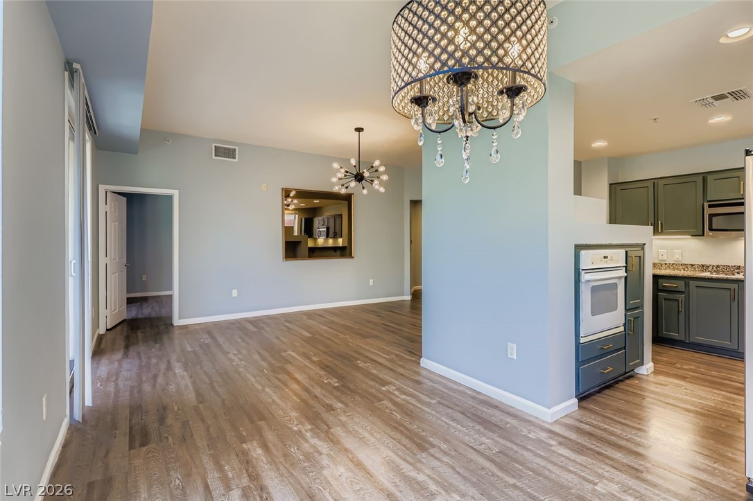 39 E Agate Avenue 208