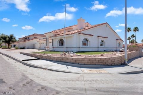 Single Family Residence in Laughlin NV 2161 Avalon Drive 3.jpg