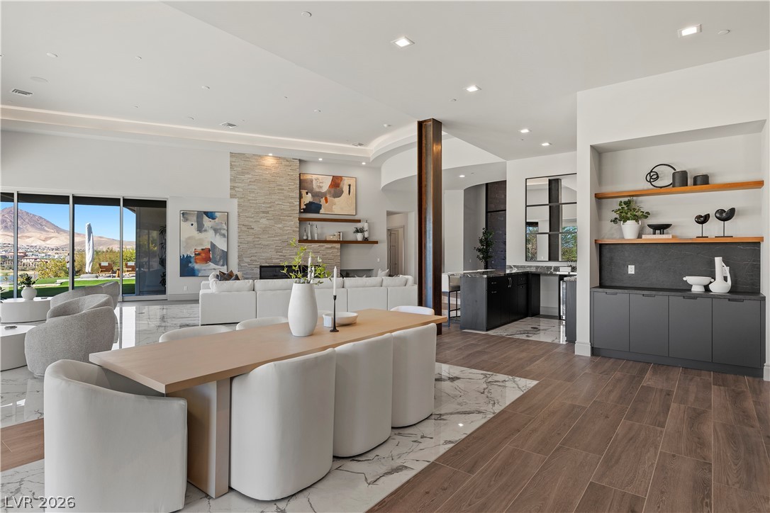 1 Costa Del Sol Court