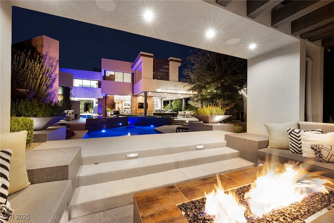 21 Drifting Shadow Way