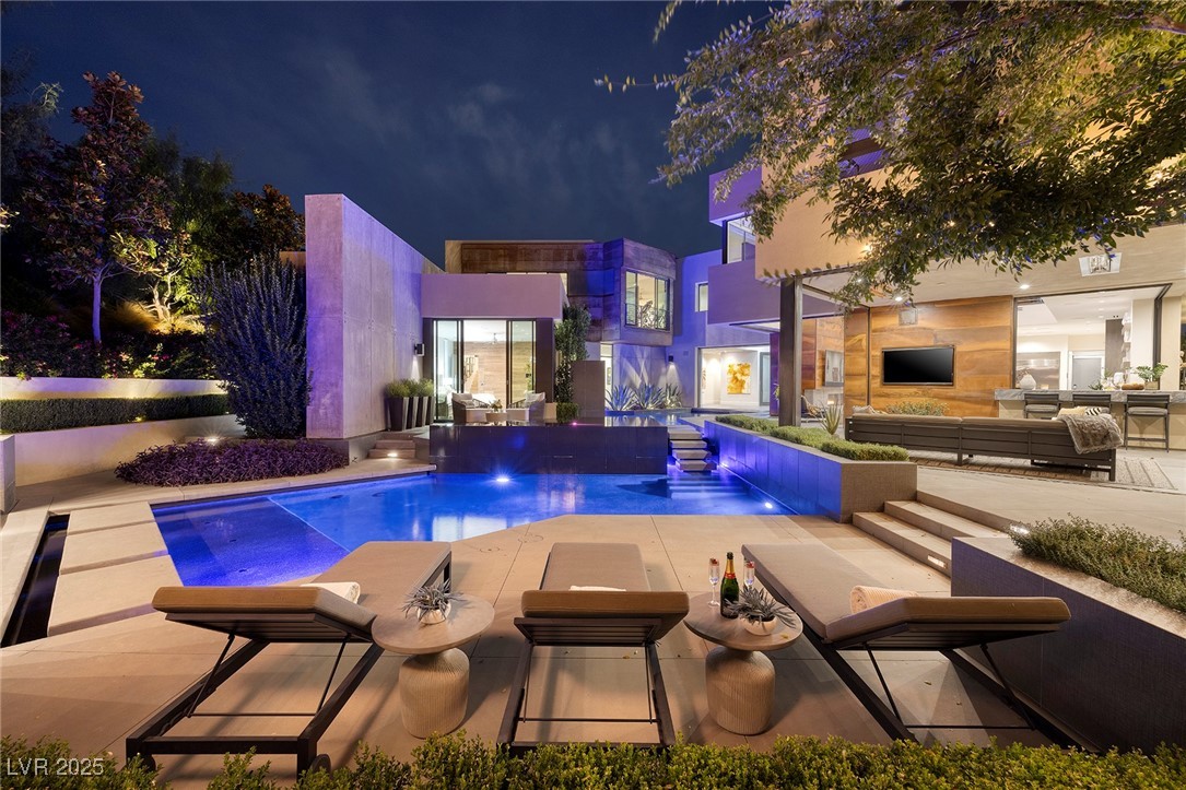 21 Drifting Shadow Way