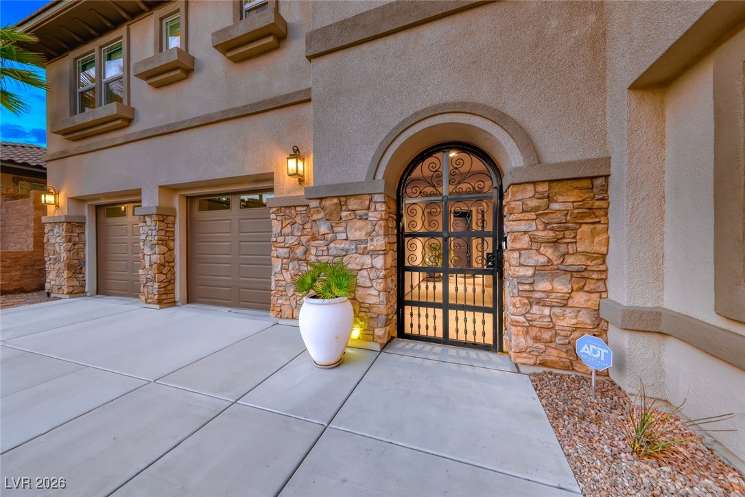 11536 White Cliffs Avenue