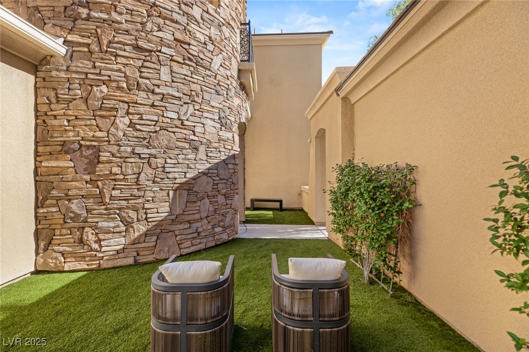 2148 PONT NATIONAL Drive