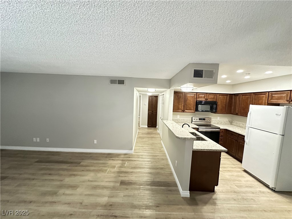 Henderson, Nevada 89014, United States, 2 Bedrooms Bedrooms, ,2 BathroomsBathrooms,Residential,Active,179942