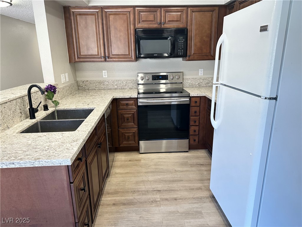 Henderson, Nevada 89014, United States, 2 Bedrooms Bedrooms, ,2 BathroomsBathrooms,Residential,Active,179942